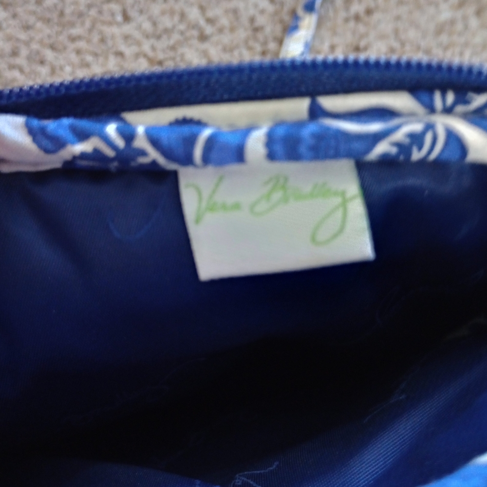 Vera Bradley Floral Blue and White Crossbody Bag‎ - Picture 5 of 5